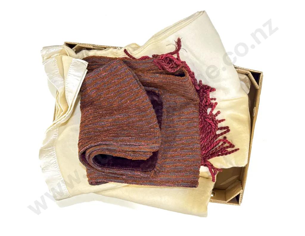Pair of NZ Onehunga Woolen Blankets Together with Table Runner and Three Placemats Image 1++