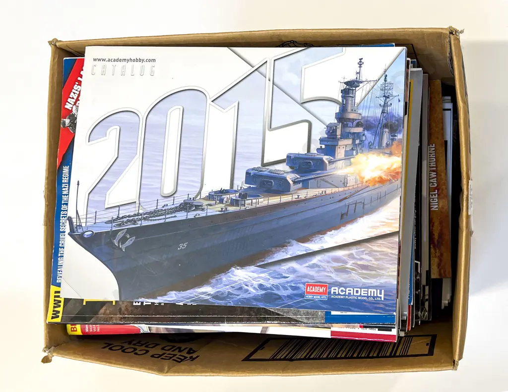 Qty of Assorted War History Magazines Etc Image 1++