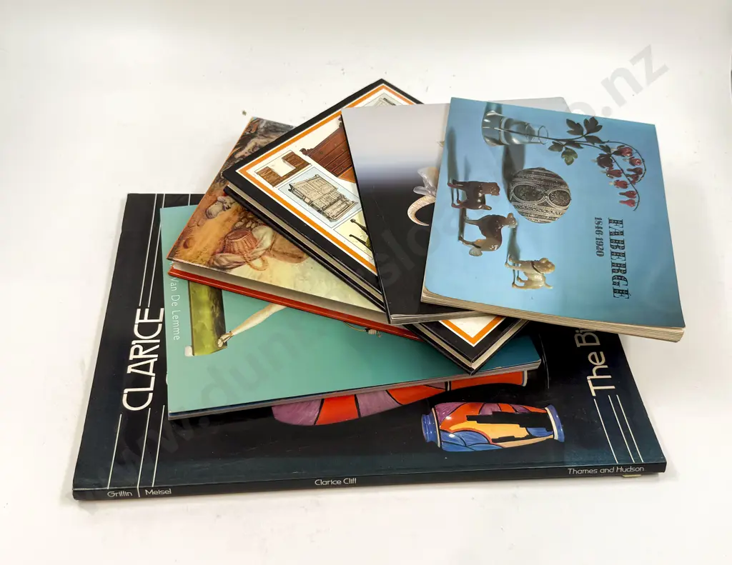Qty of Art and Antique Reference Volumes Image 1++