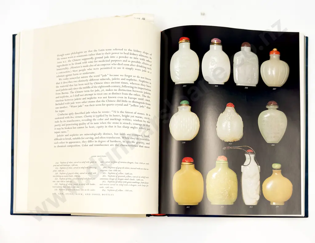 The Book of Snuff Bottles - Bob C. Stevens Image 1++