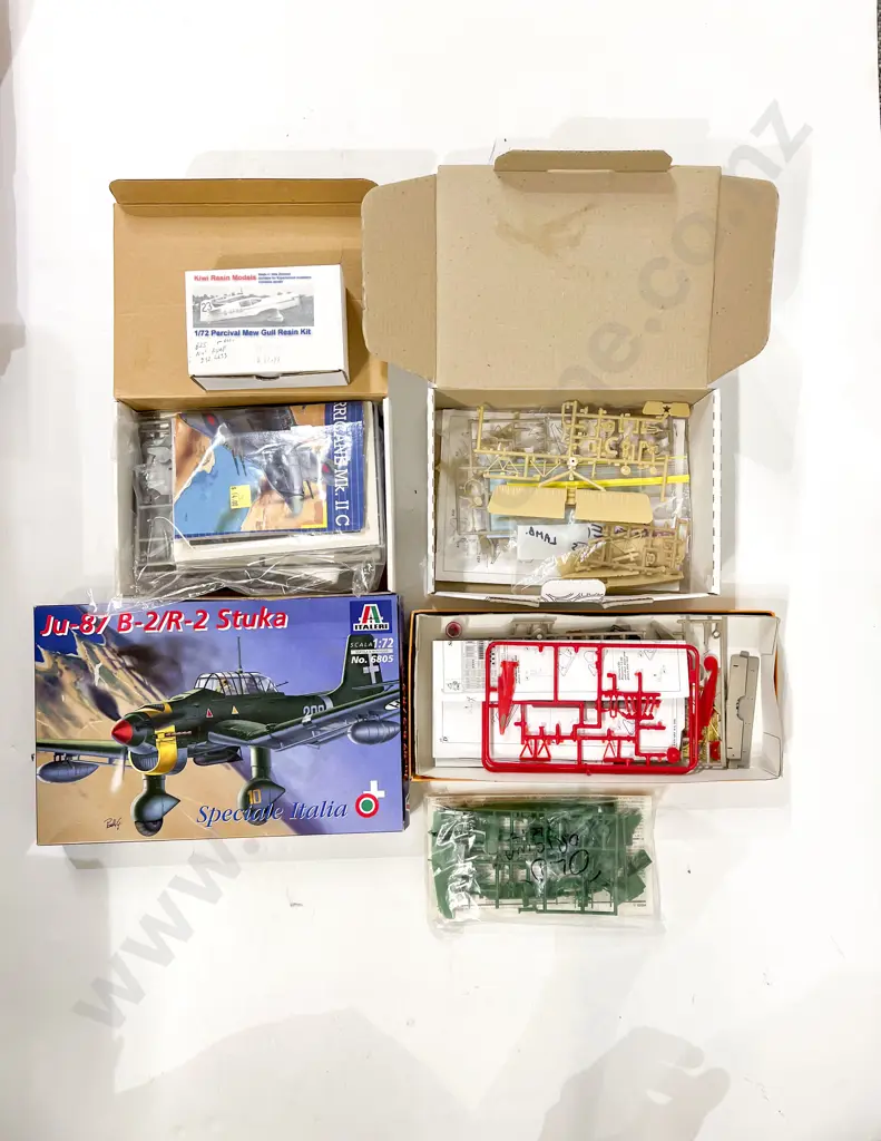Various Small and Component Model Plane Kits (opened) Image 1++