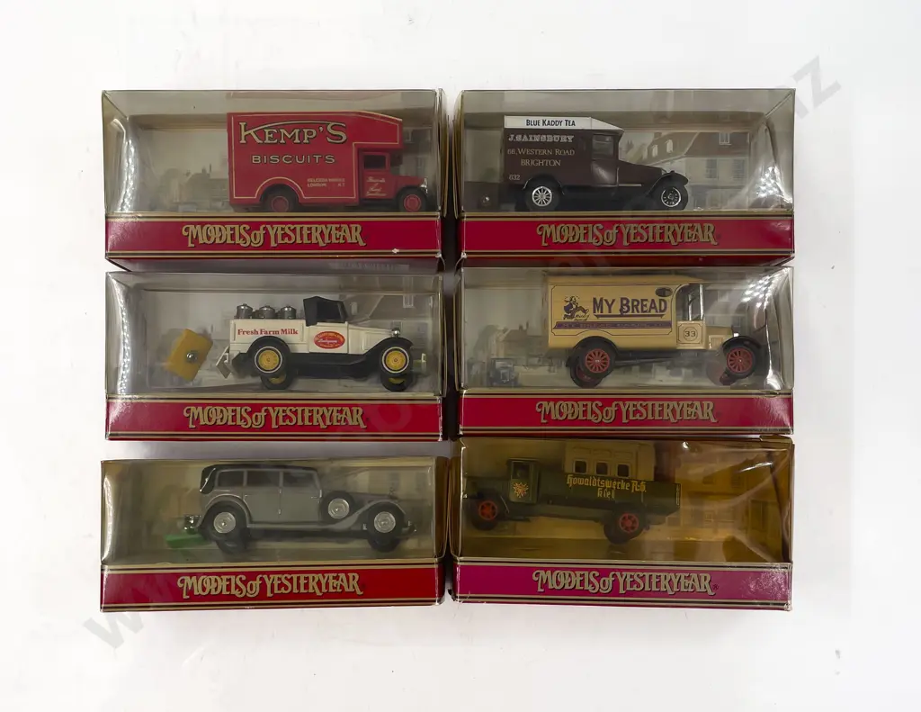Boxed Matchbox Pictorial Background Models (6) Image 1++
