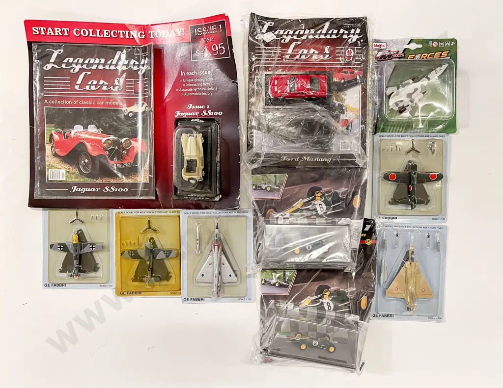Packeted Magazine Issue Assorted Military and Car Vehicle Models (14) Image 1++