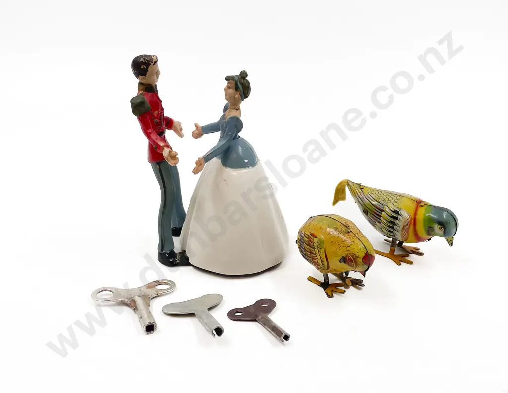 Clock Cinderalla and Prince Charming (fauts) and Two Pecking Birds Image 1++