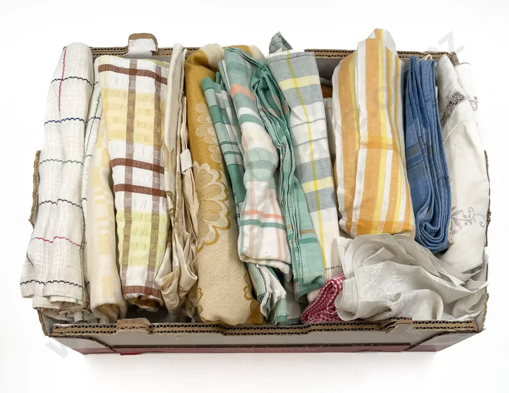 Quantity Vintage Printed Linen & Cotton Table Covers Image 1++