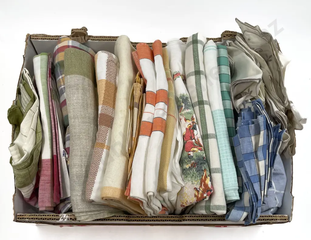 Quantity Vintage Printed Linen & Cotton Table Covers Image 1++
