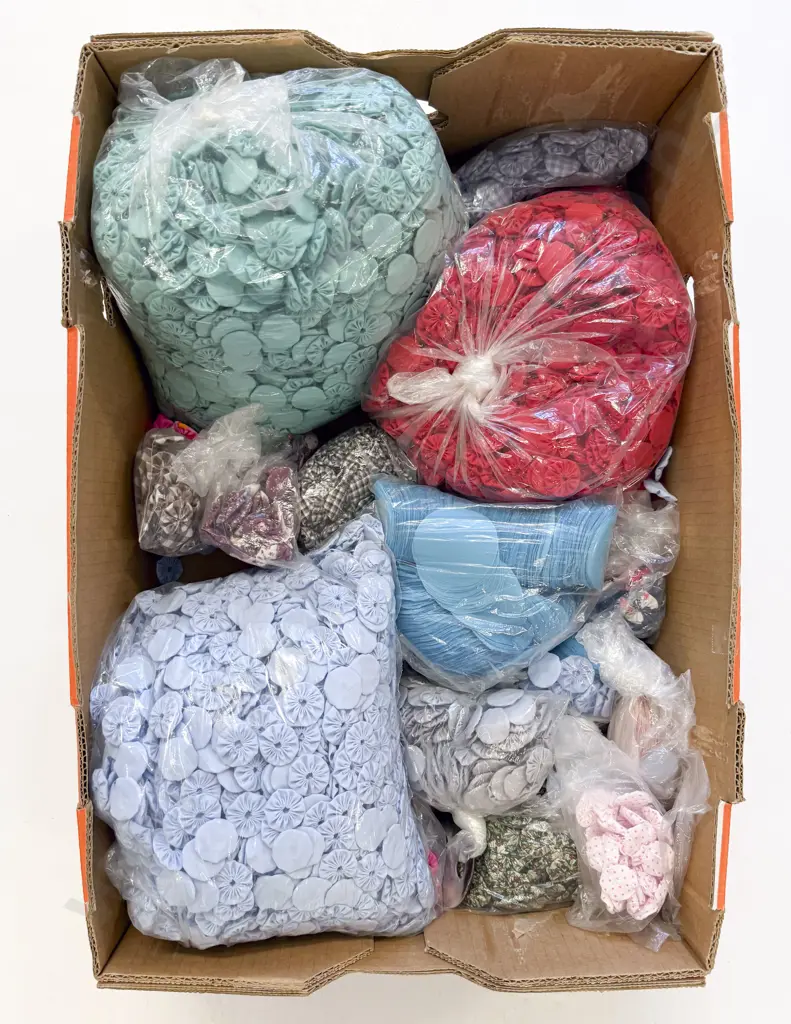 Carton Quantity of  Yoyo Quilt Rosettes Image 1++