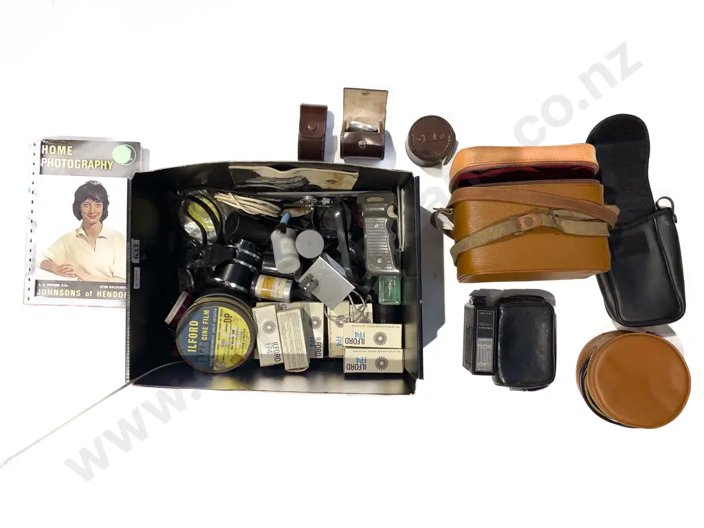 Qty of Assorted Vintage Camera Accessories Image 1++