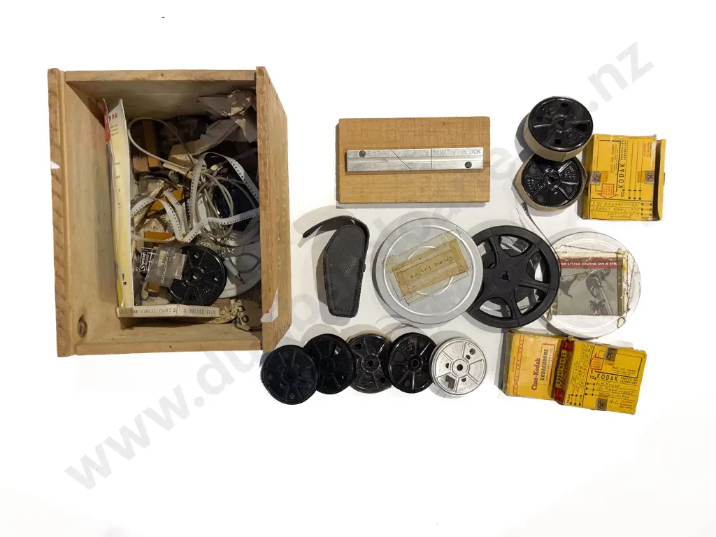 Qty of Assorted Vintage Camera Accessories etc Image 1++