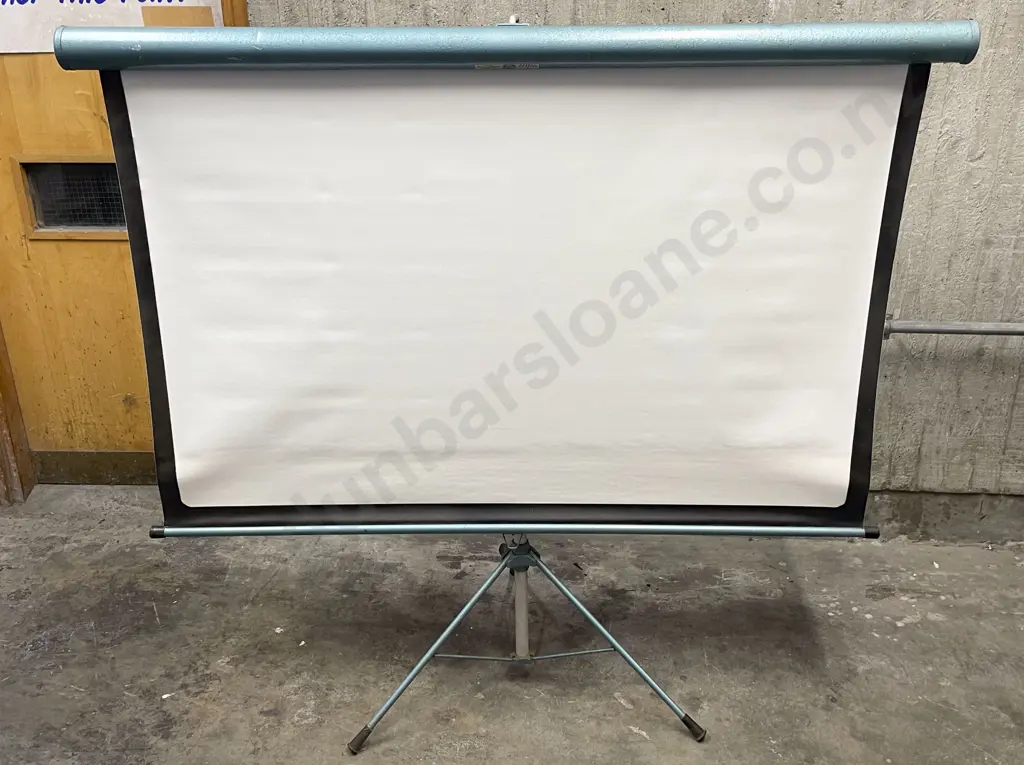 Projector Screen/Stand Image 1++