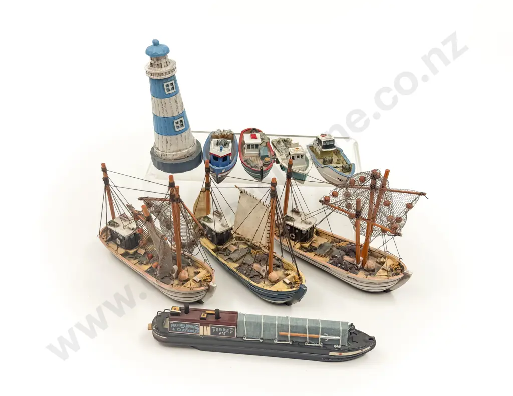 Qty of Assorted Small Model Boasts etc Image 1++