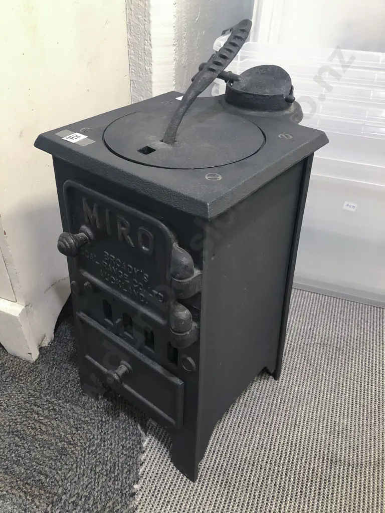 Small Cast Iron Broady's Coal Range Image 1++