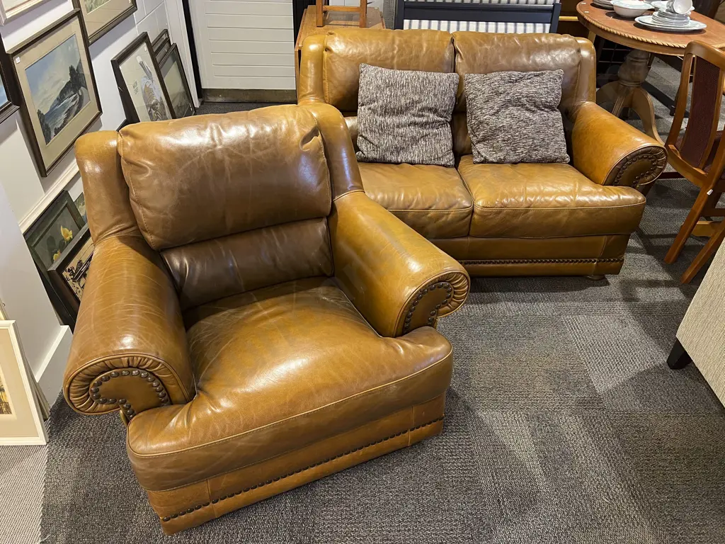 Two Piece Leather Lounge Suite Image 1++