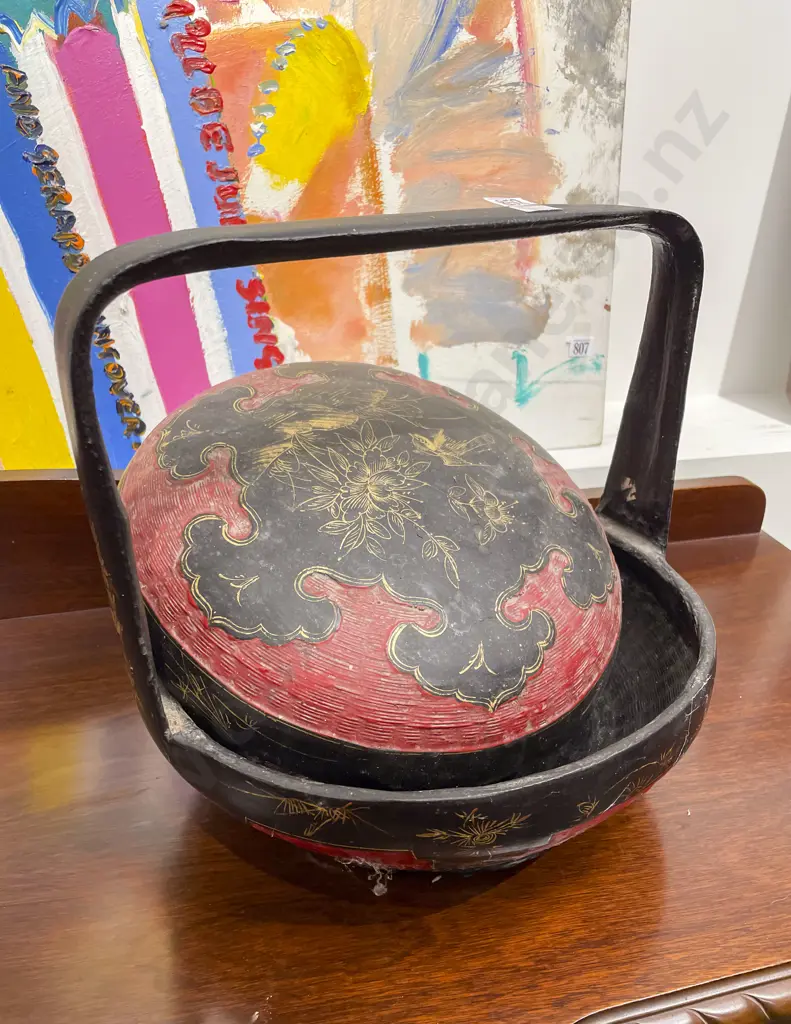 Handled Lacquer Food Basket Image 1++