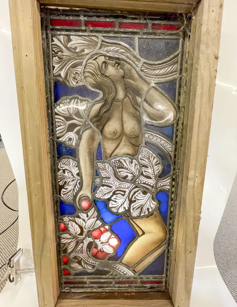Pictorial Stained Glass Window Pane Image 1++