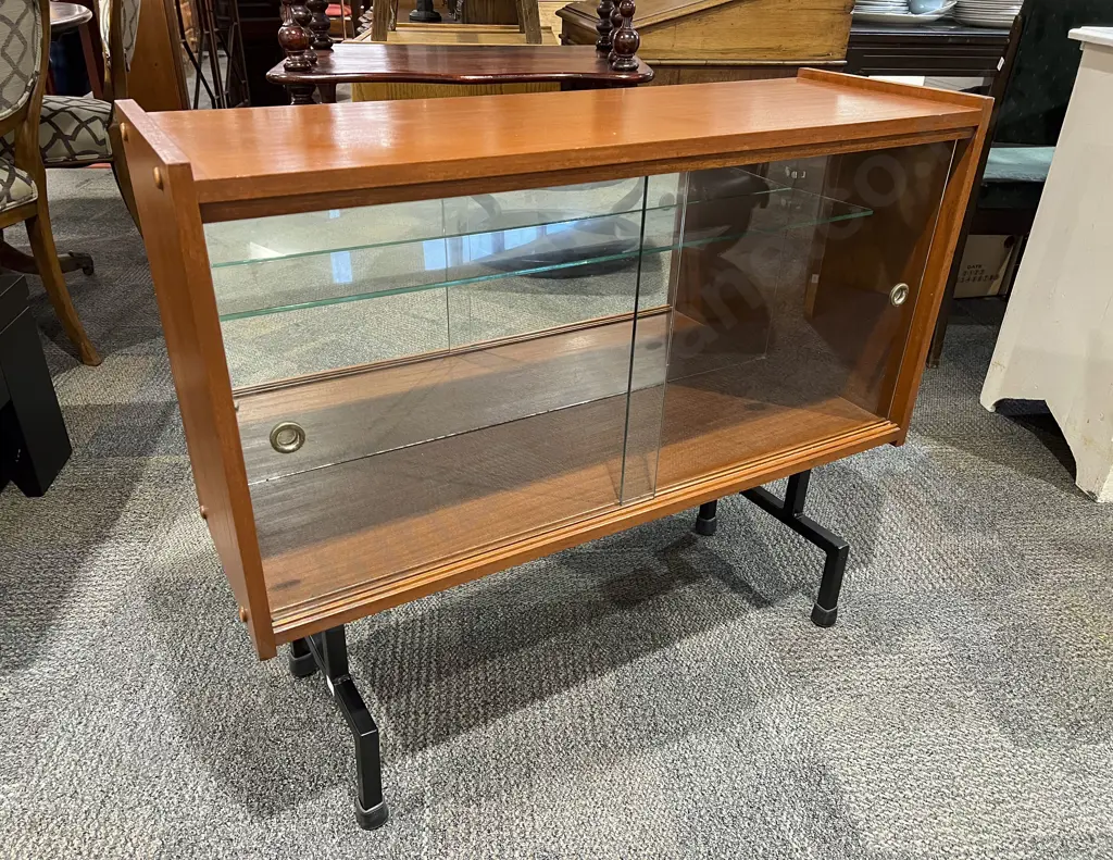 Mid 20th Century Small Display Cabinet Image 1++