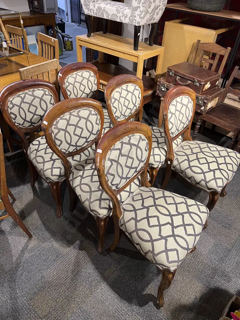Set of Six Vict Mahogany Balloon Back Dining Chairs Image 1++