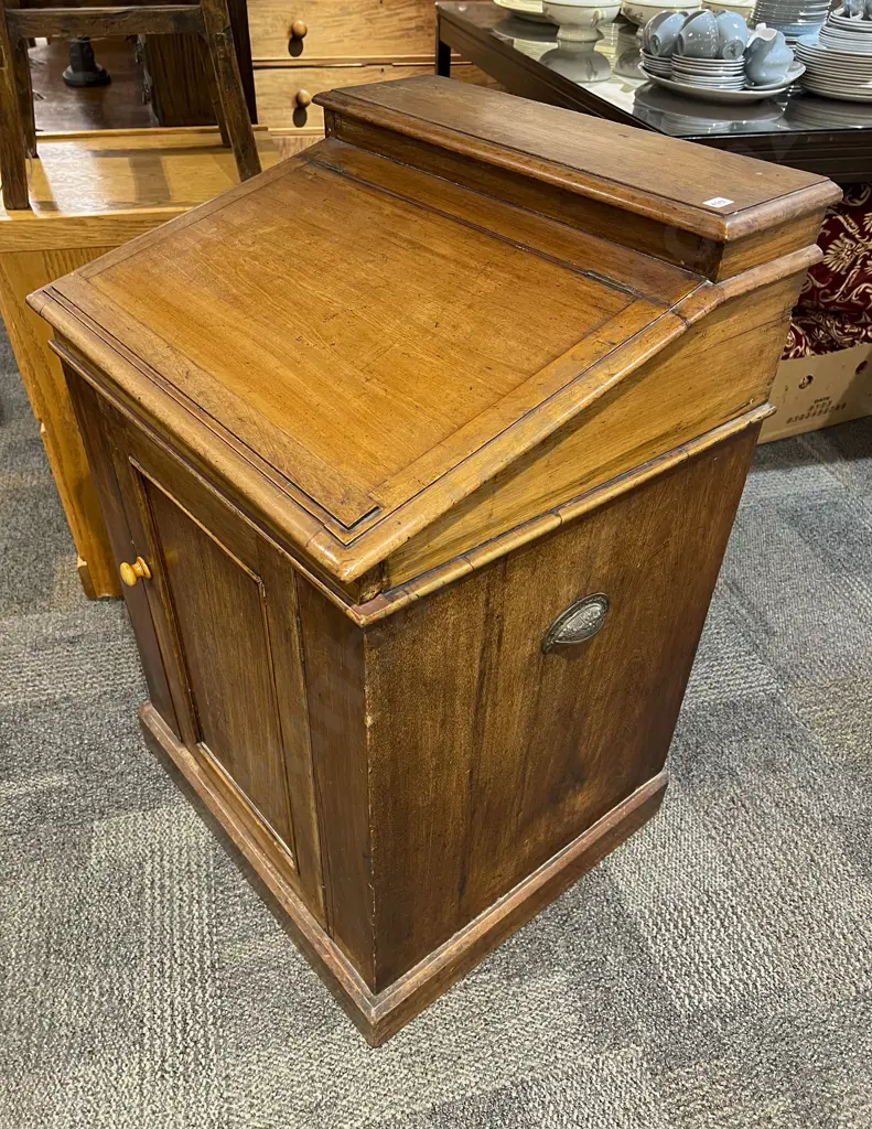 Vict. Davenport Style Desk/Wash Stand Image 1++
