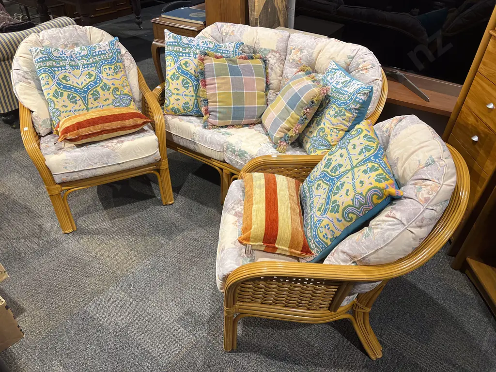 Three Piece Cane Conservatory Suite Image 1++