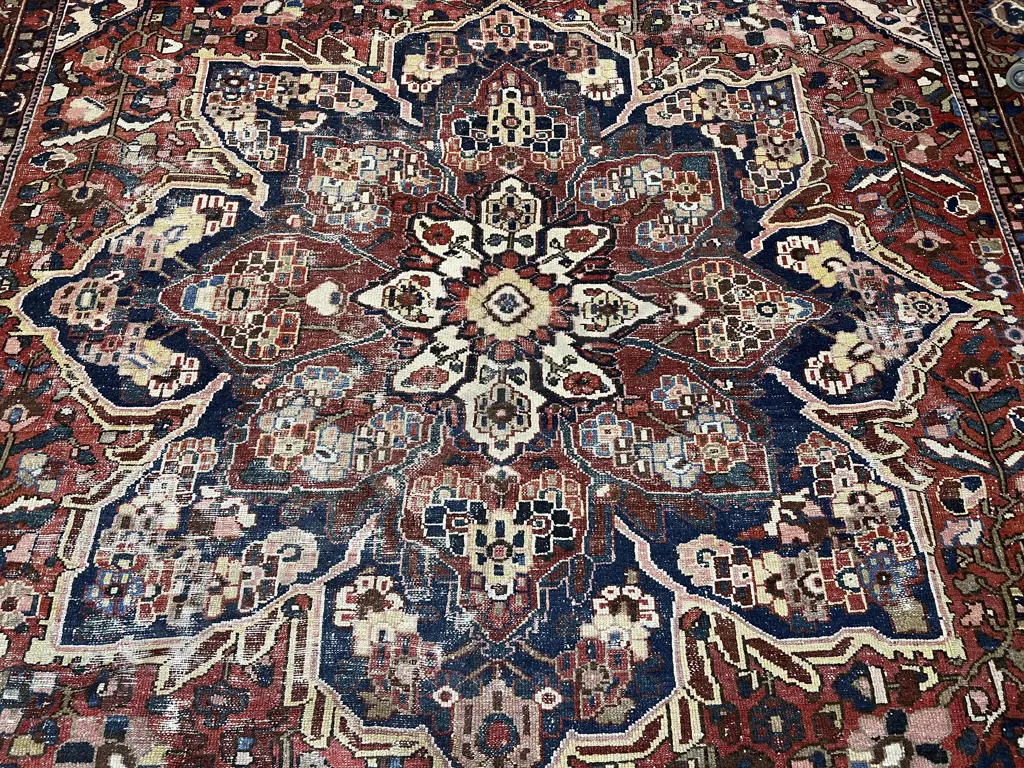 Iranian Bakhtiari Wool Rug Image 1++
