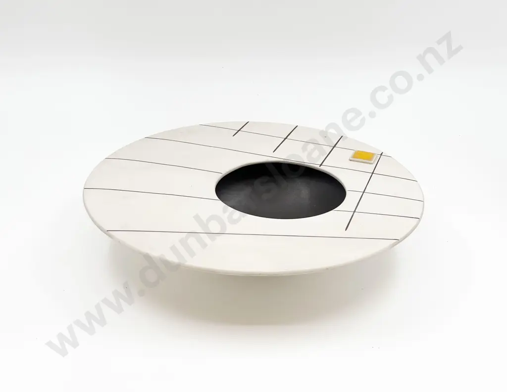 Leo King Saturn Vase Image 1++