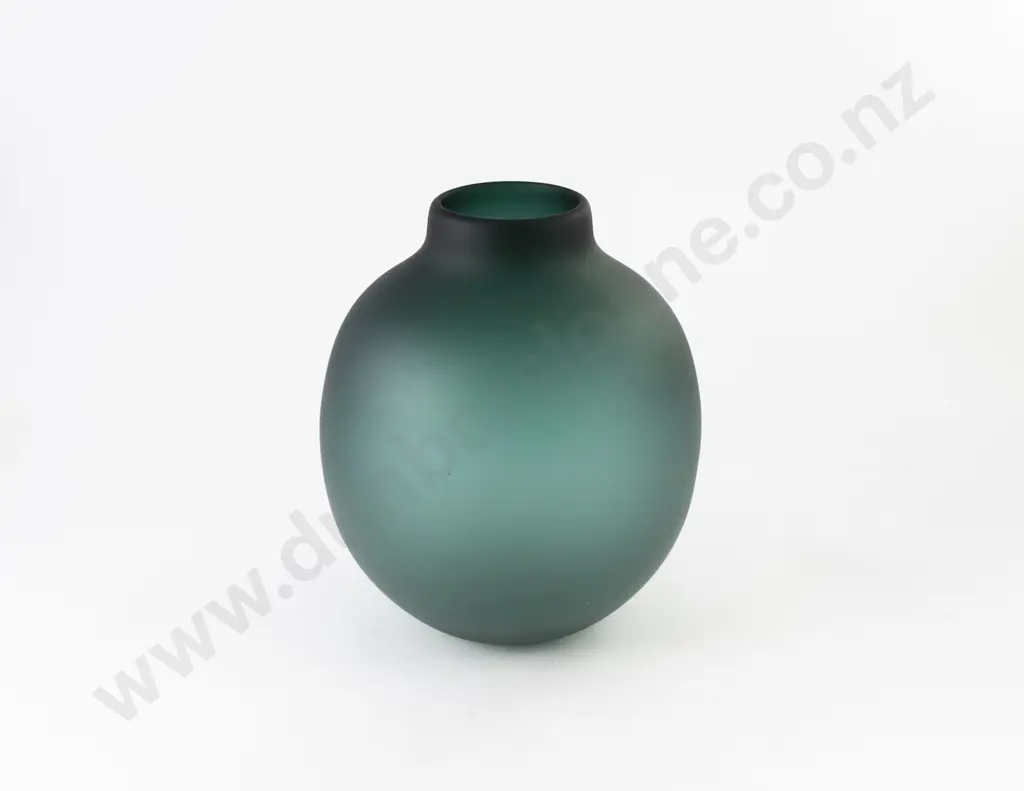 Garry Nash Green Ovoid Glass Vase Image 1++