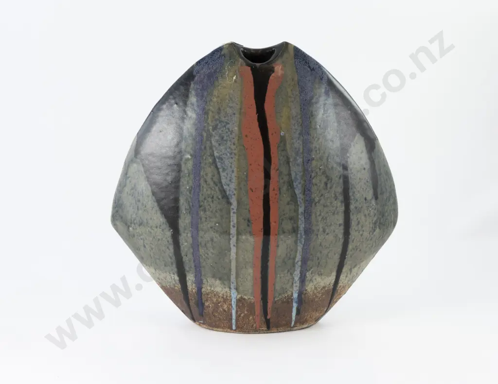 Doreen Blumhardt Spade Form Vase (a/f) Image 1++