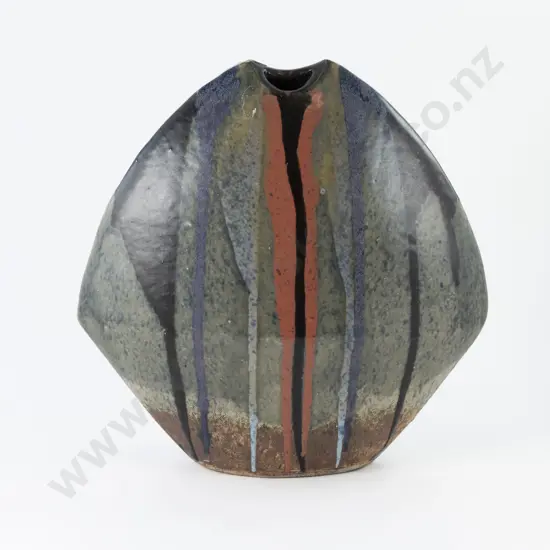 Doreen Blumhardt Spade Form Vase (a/f)
