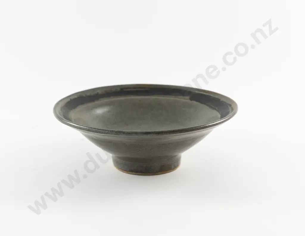 NZ Studio Pottery Footed Dish Image 1++