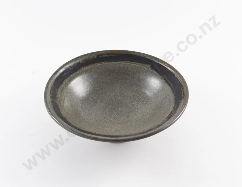 NZ Studio Pottery Footed Dish Image 1++
