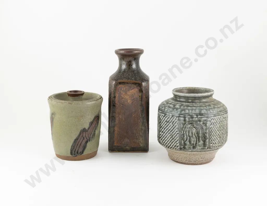Two NZ Pottery Vases Image 1++