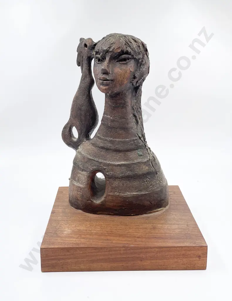 Muriel Moody Figural Bust With Bird Image 1++