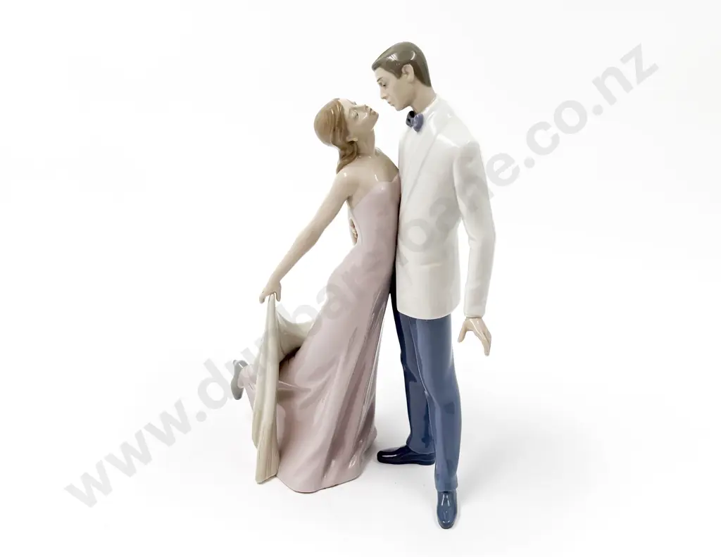 Lladro Romantic Dancing Couple (with box) Image 1++