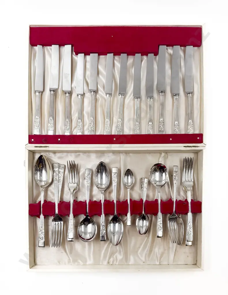 Cased Six Place Setting Spring Time Pattern Cutlery Set Image 1++
