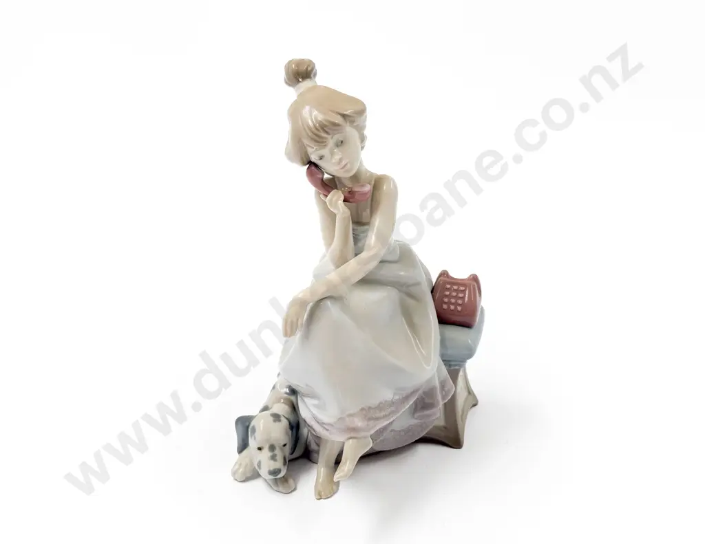 Boxed Lladro Figure "Chit Chat" Image 1++