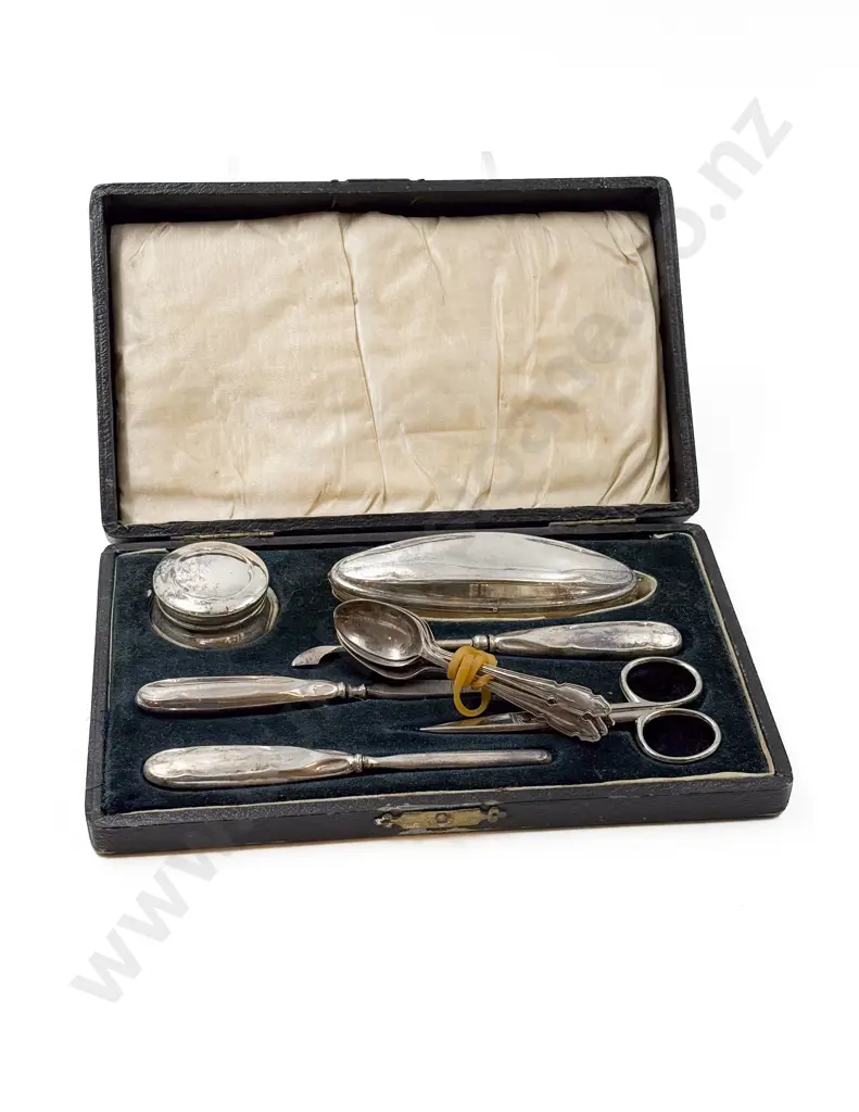 S/S Manicure Set together with Five S/S Teaspoons Image 1++