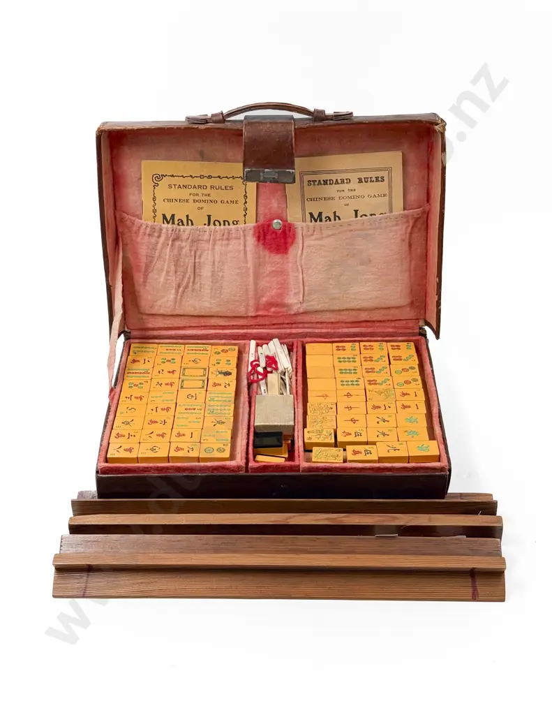 Leather Cased Mahjong Set & Counter Holders Image 1++