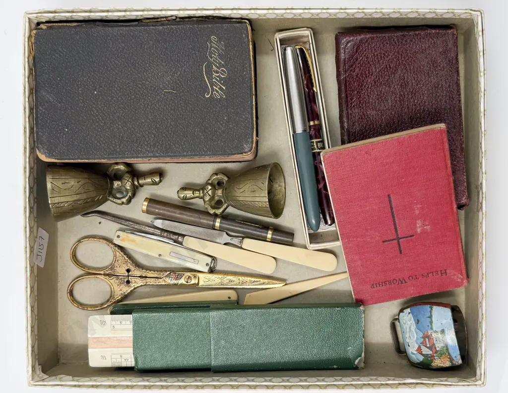 Quantity of Assorted Vintage Collectibles including Bone Handled Button Hook Parker Pen etc Image 1++