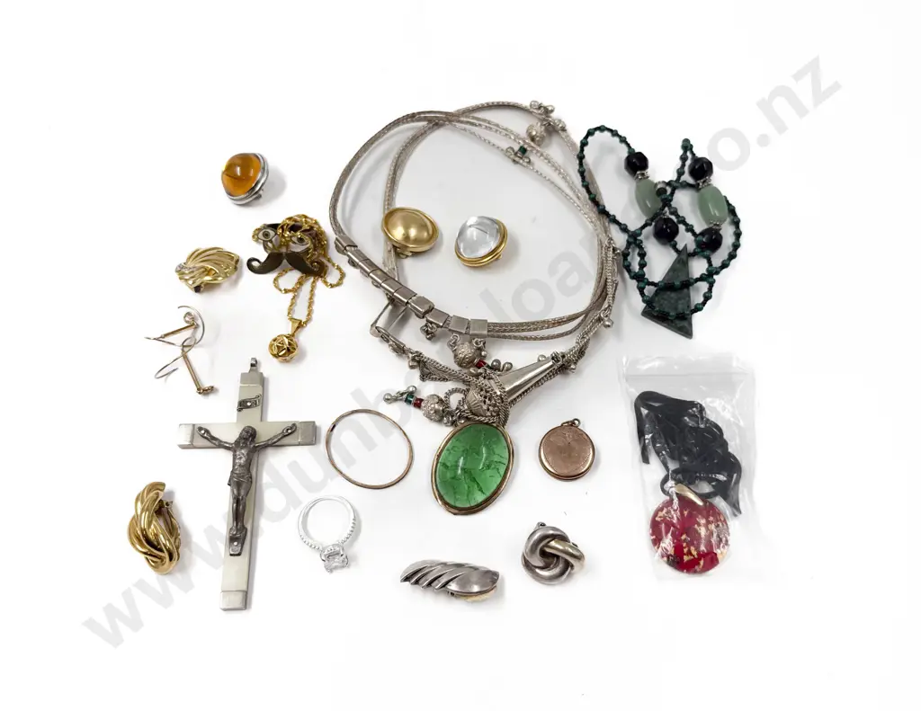 Bag Quantity of Assorted Costume Jewellery Image 1++