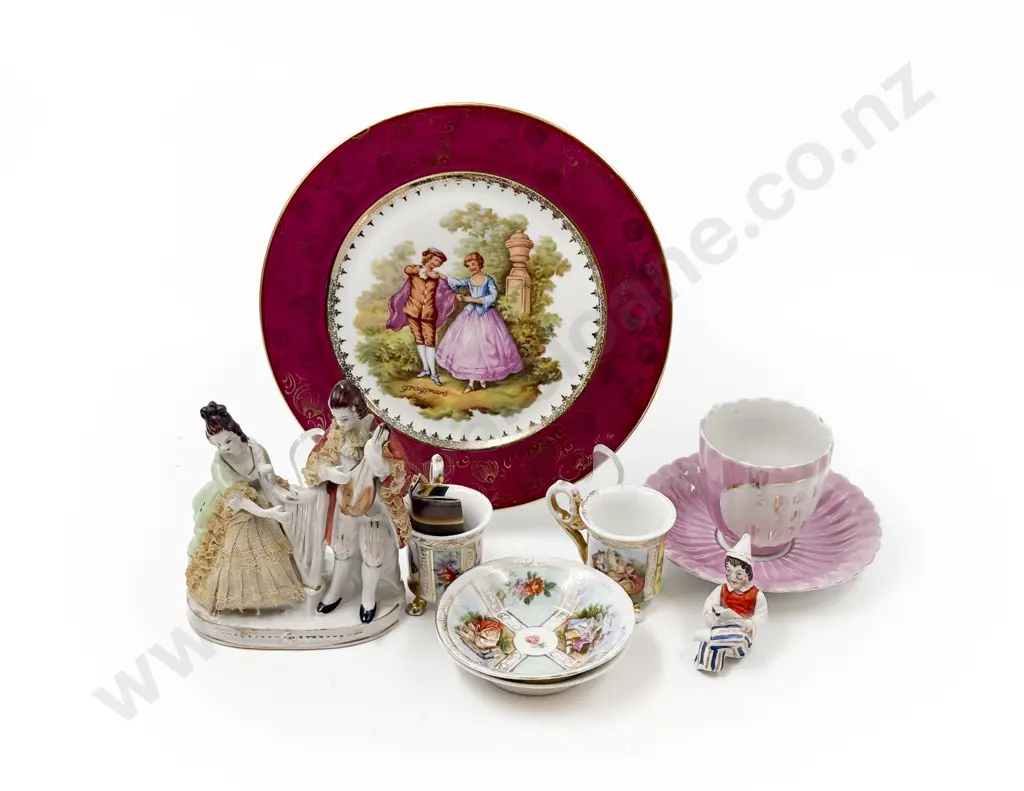 Small Quantity of Assorted Fancy China & Figures Image 1++