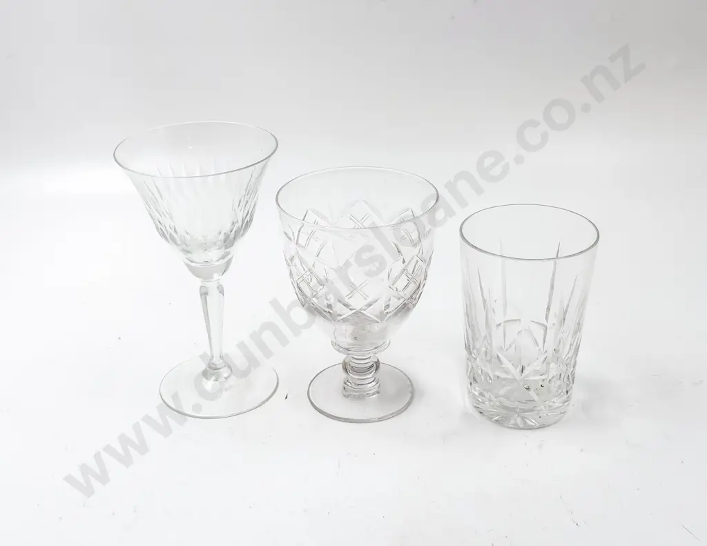 Small Quantity of Assorted Crystal & Glass Ware Image 1++