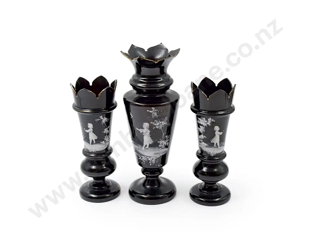 Three Pieces of Mary Gregory Glass Image 1++