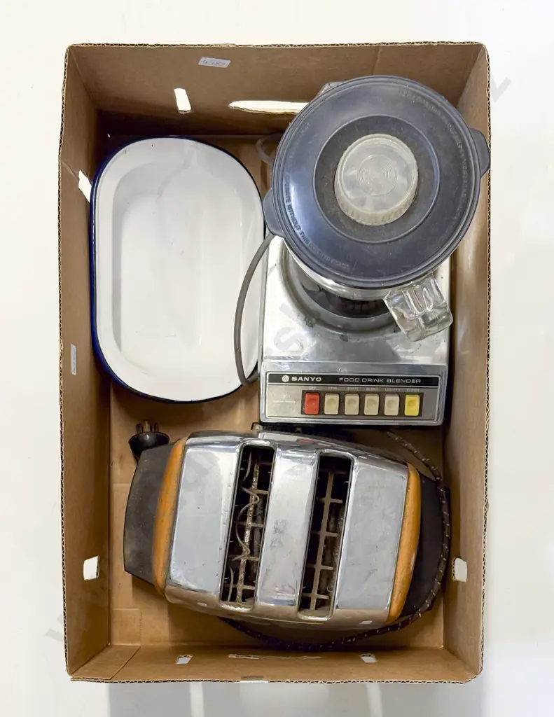Box of Assorted Vintage Kitchenalia incl Sanyo Blender Image 1++