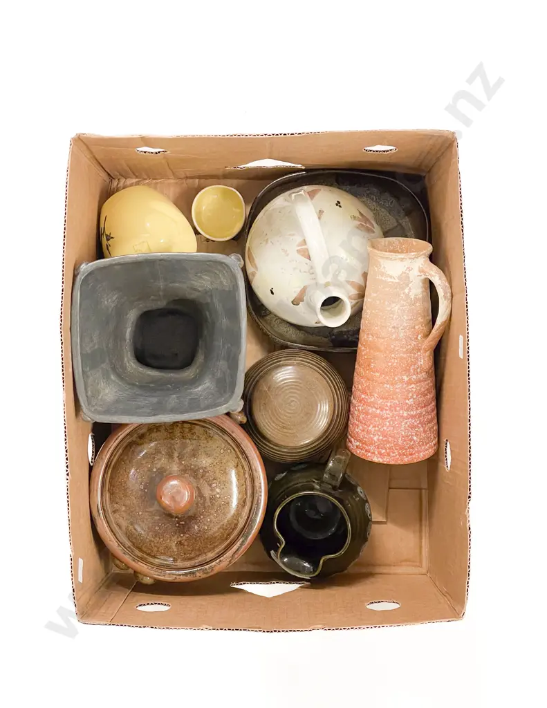 Quantity of Assorted Pottery etc Image 1++