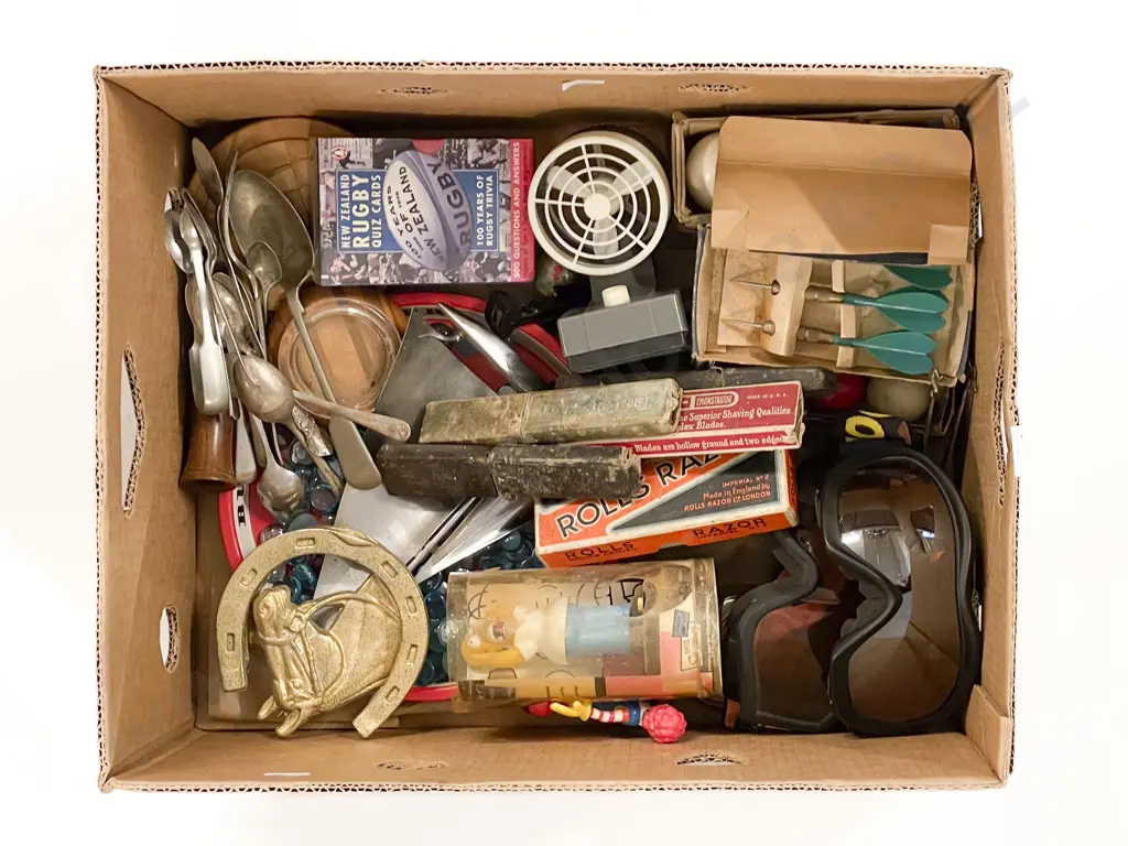 Box Quantity of Assorted Vintage Image 1++
