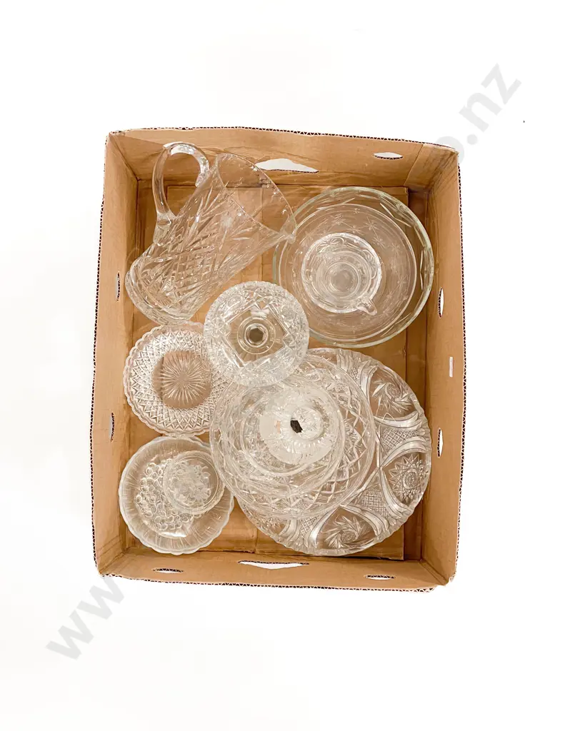 Quantity of Assorted Crystal & Glass Ware Image 1++