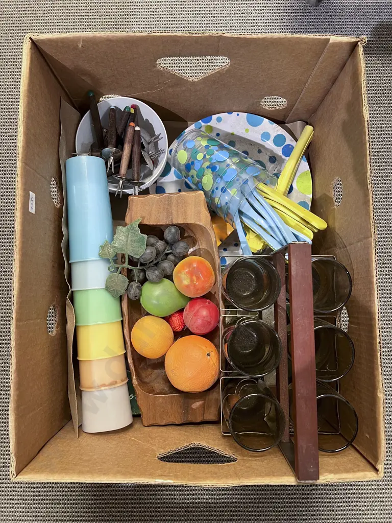 Box of Assorted Mid Century Picnic Ware Image 1++