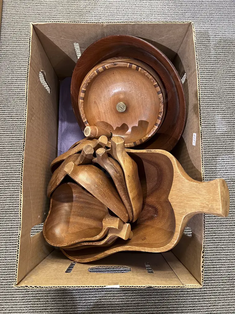 Box of Assorted Mid C20th Wood Ware Image 1++