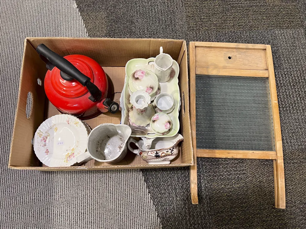 Le Crueset Stove Top Kettle together with Assorted Edwardian China Image 1++