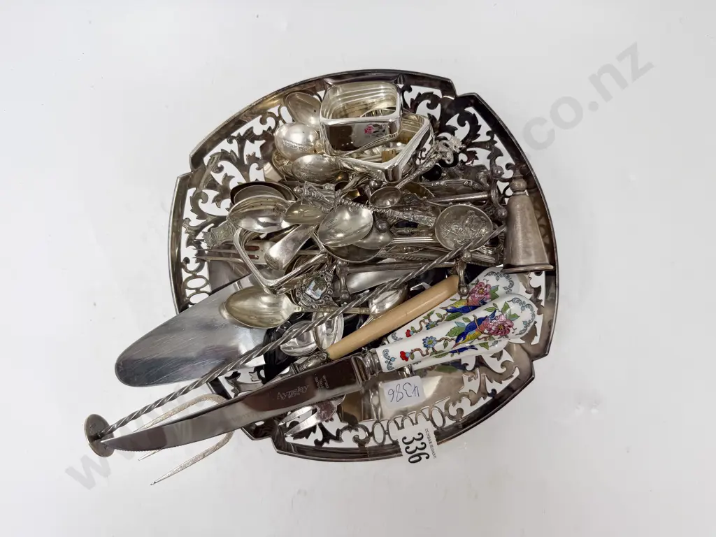 Mixed Lot of S/P Spoons etc Image 1++